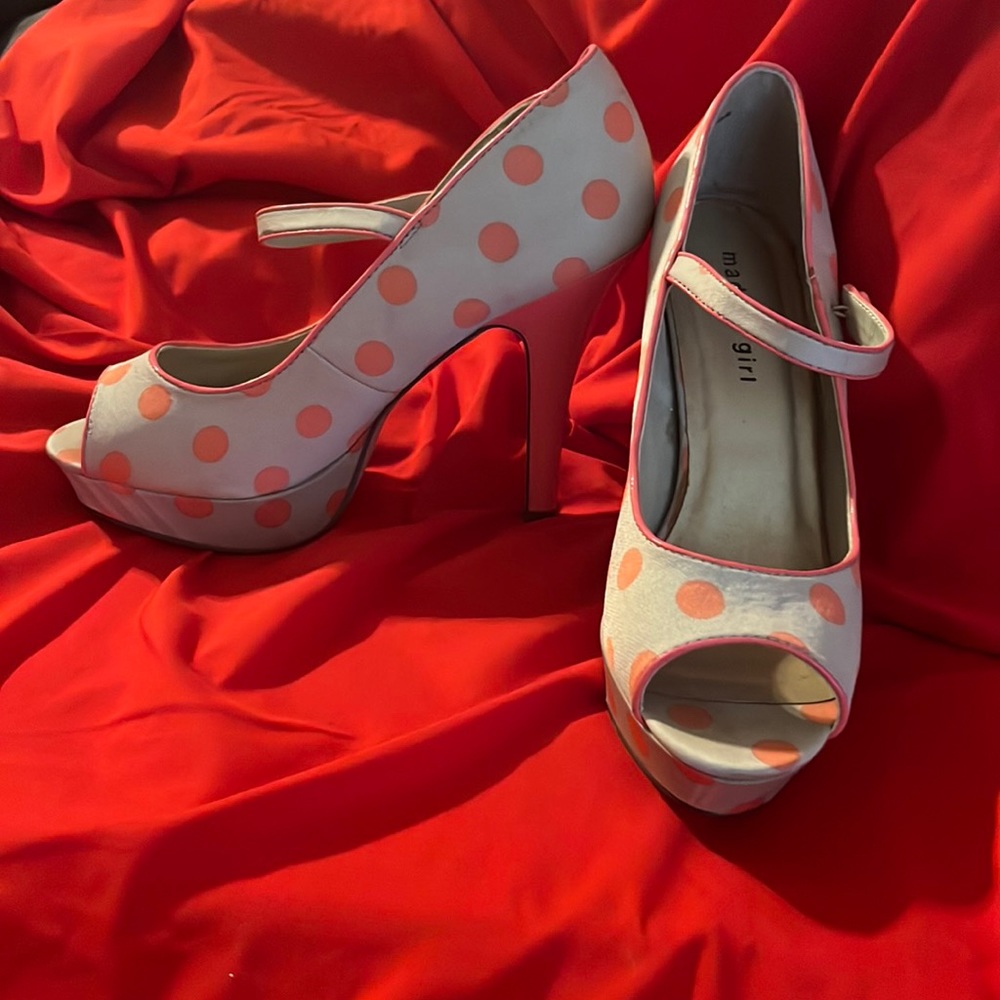 Size 8.5 Madden Girl Peep toes. Adorable and stylish